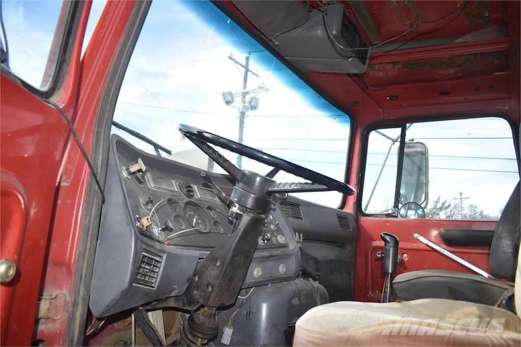 Ford L8000 Bañeras basculantes usadas