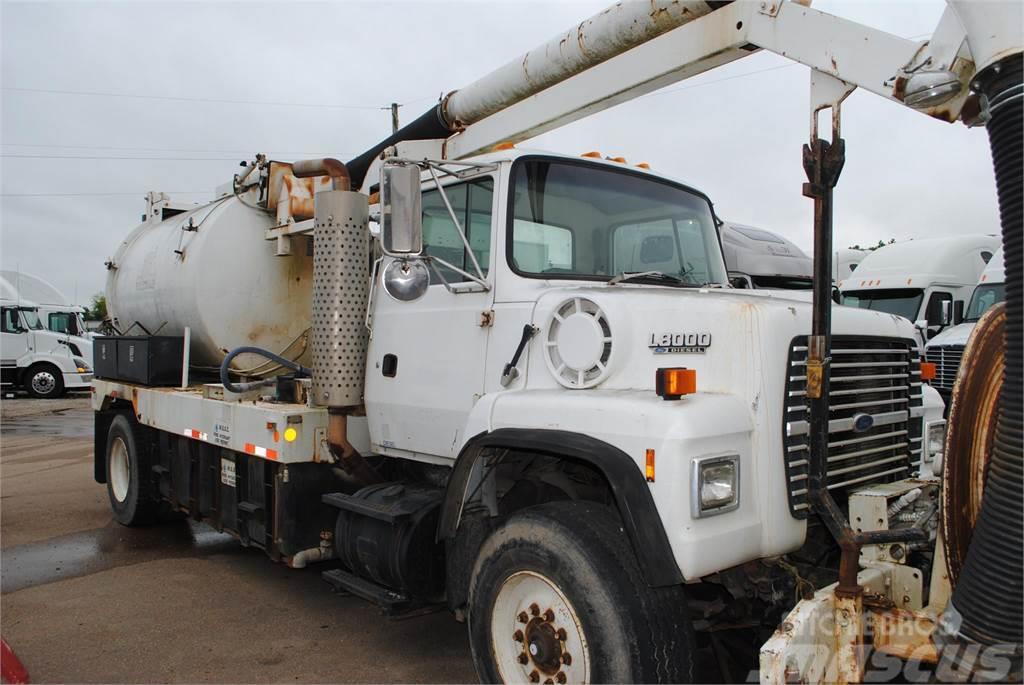 Ford L8000 Camiones cisternas