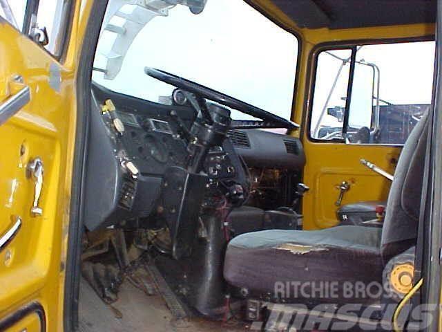 Ford L8000 Camiones cisternas