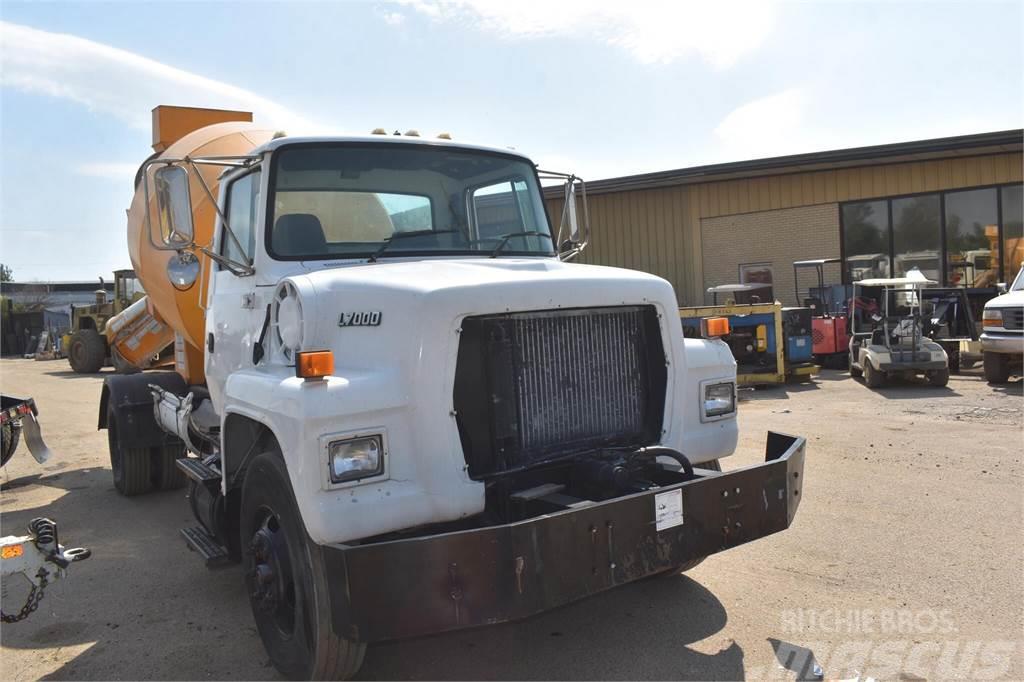 Ford LN7000 Camiones de concreto