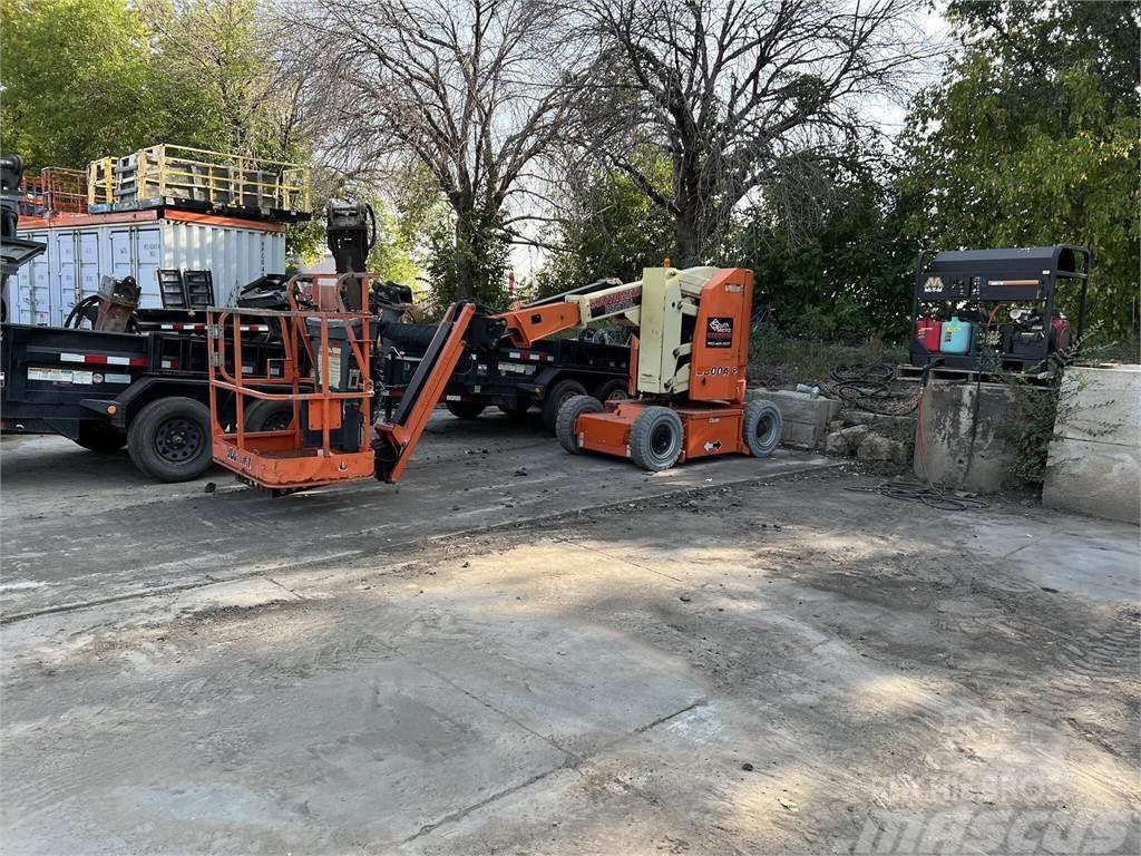 JLG E300AJP Plataformas con brazo de elevación manual