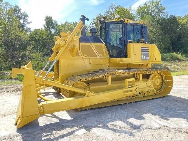 Komatsu D85EX Buldozer sobre oruga