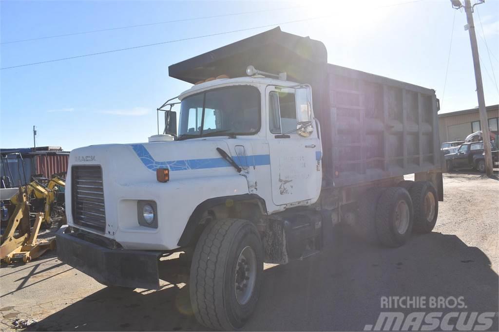 Mack DM690S Bañeras basculantes usadas