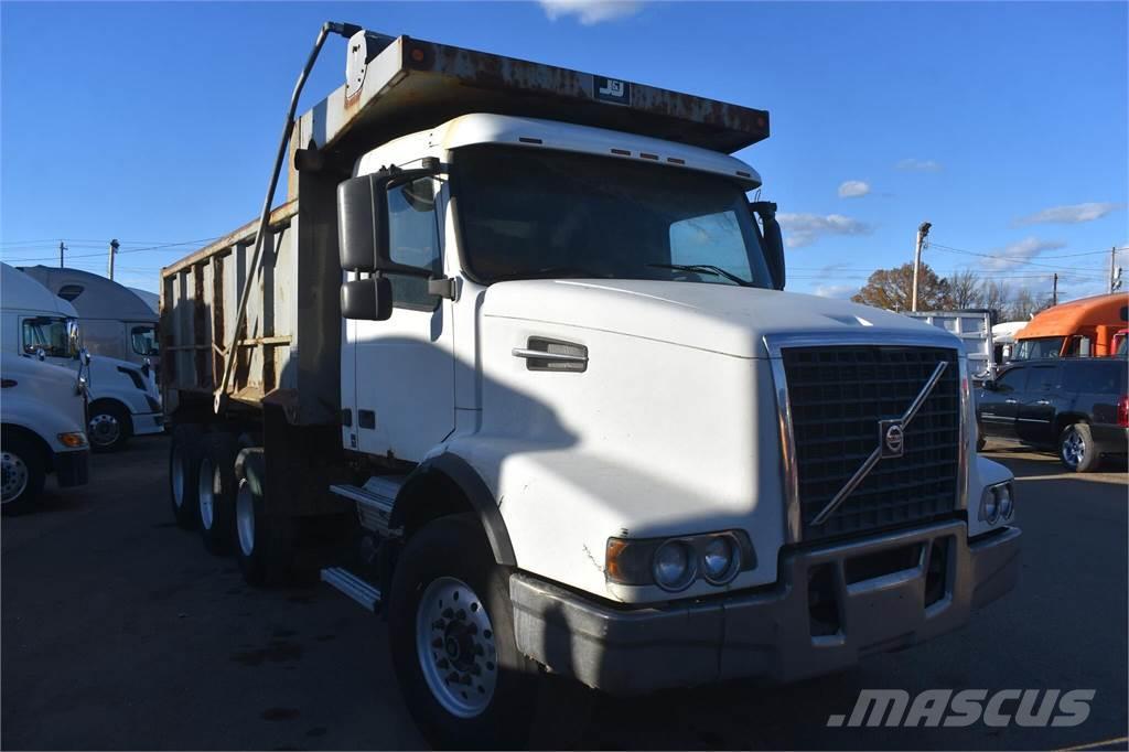 Volvo VHD84B200 Bañeras basculantes usadas