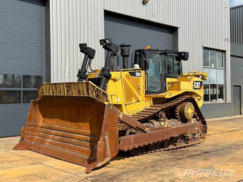 CAT D8R Buldozer sobre oruga