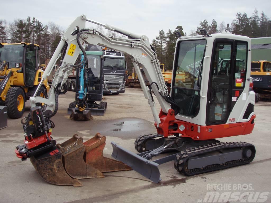 Takeuchi TB225 Miniexcavadoras