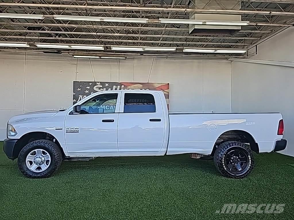 RAM 2500 Caja abierta/laterales abatibles