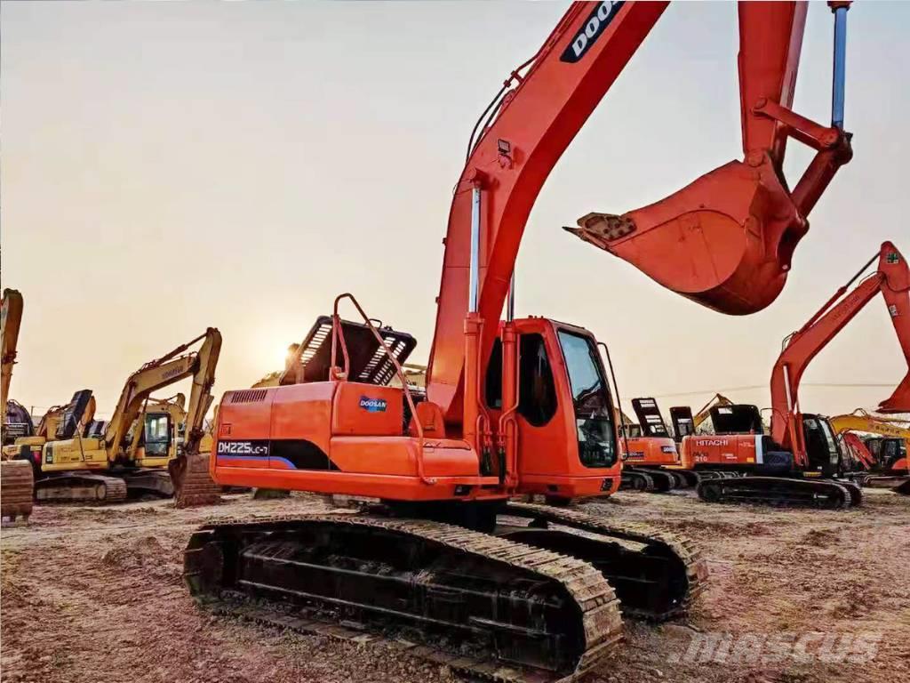 Doosan 225 Excavadoras sobre orugas