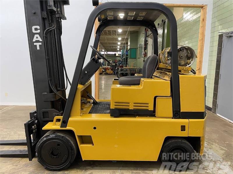 CAT T70D Montacargas - otros