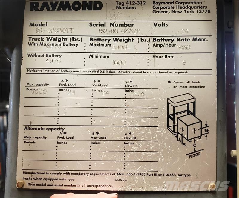 Raymond 152-OPC30TT Montacargas recogepedidos de media altura