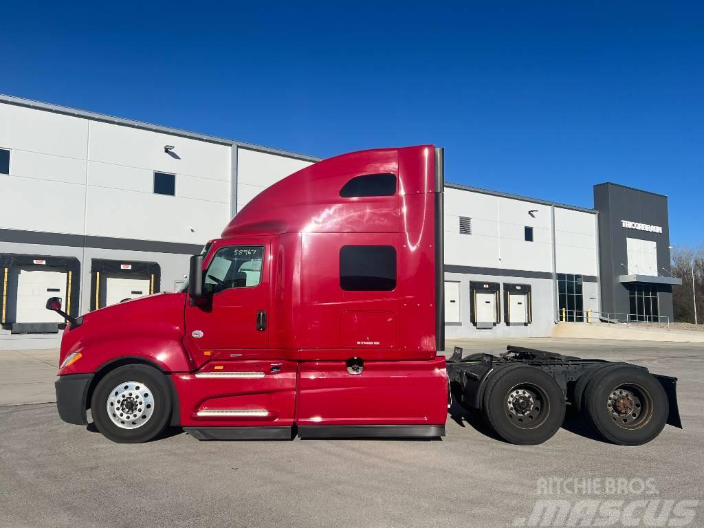 International LT Sleeper Camiones tractor