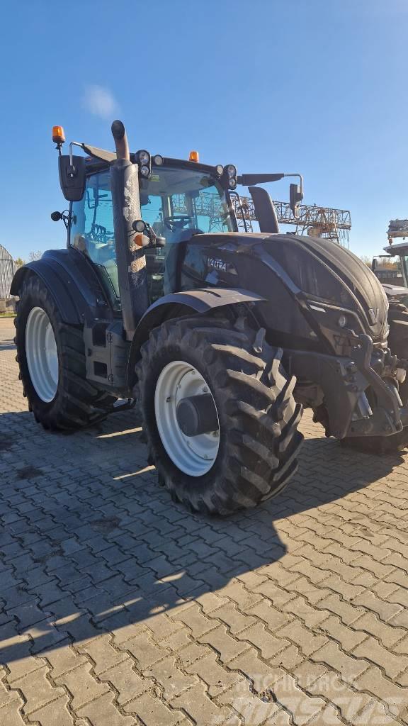 Valtra T214A Tractores