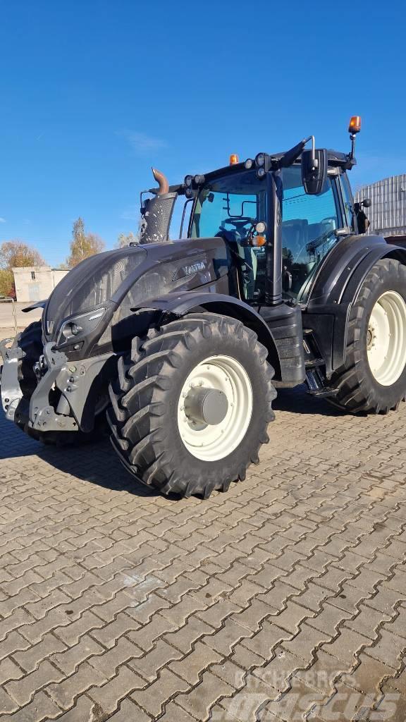 Valtra T214A Tractores