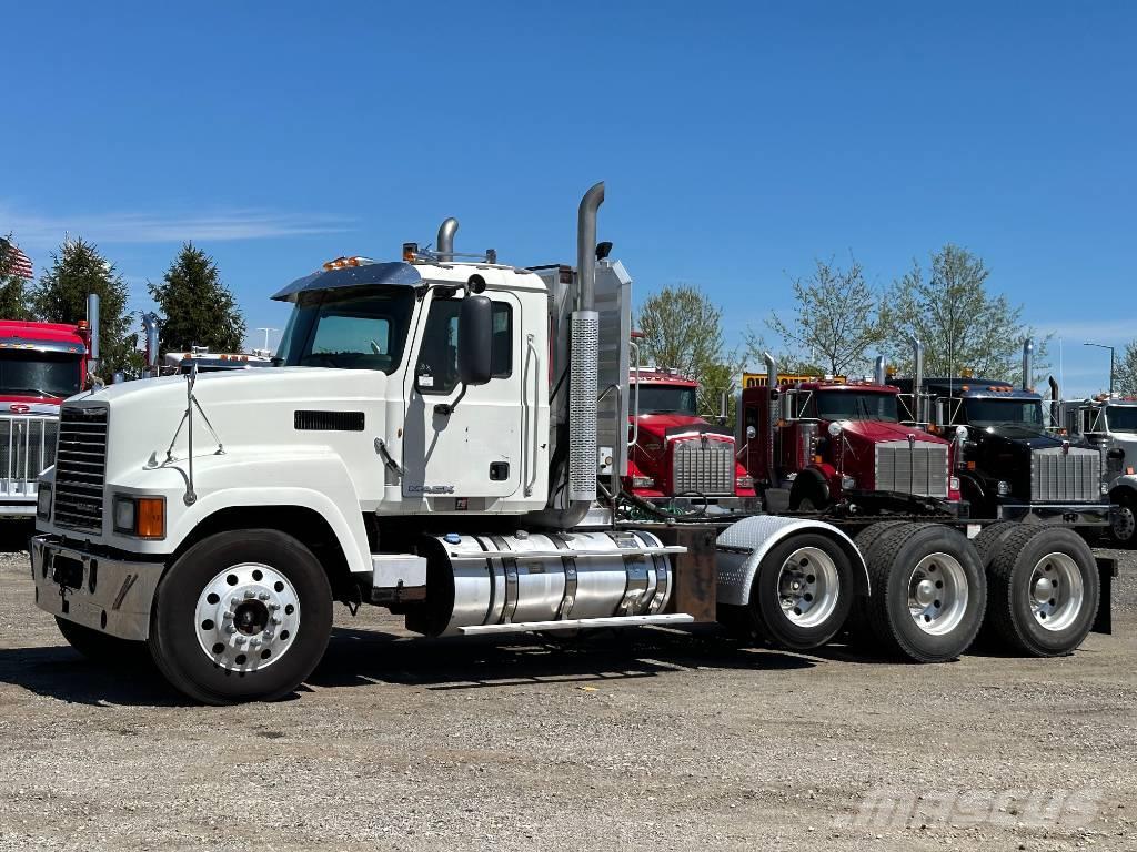 Mack CHU613 Camiones tractor