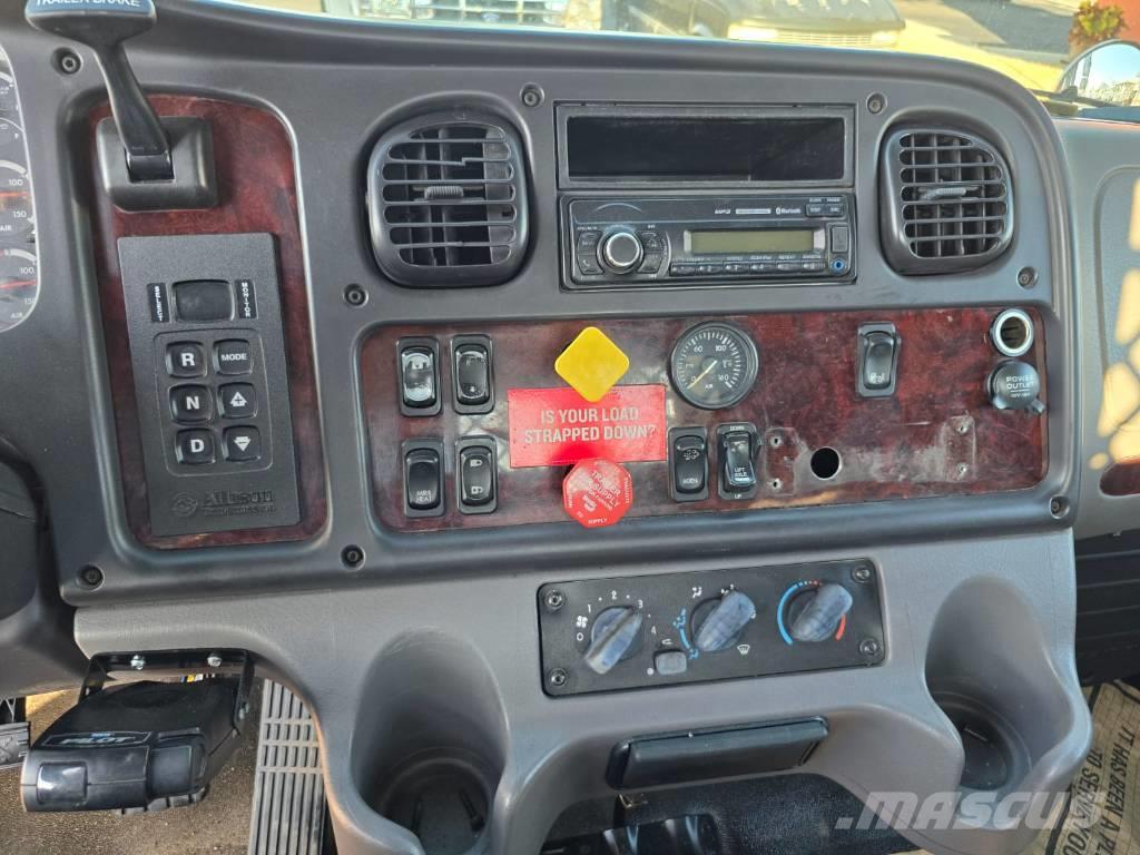 Freightliner M2 106 Camiones de cama baja