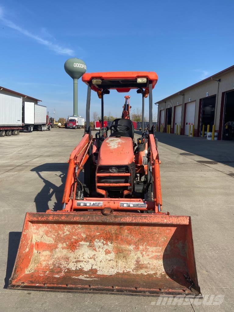 Kubota B 26 Maquinarias para servicios públicos