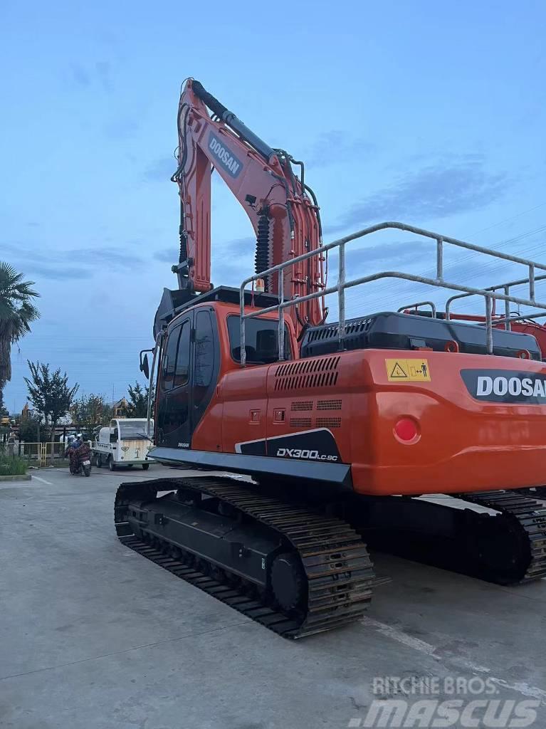 Doosan DX 300 Excavadoras sobre orugas