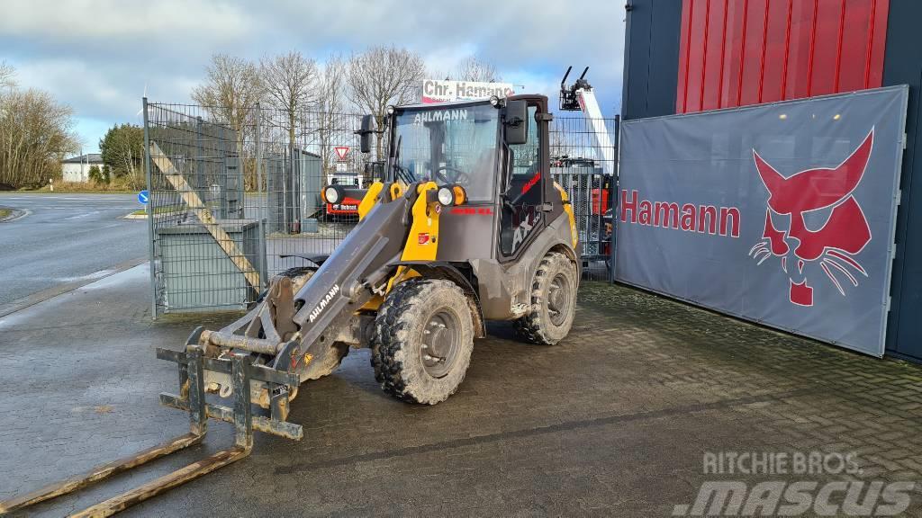 Mecalac AX 700 Cargadoras sobre ruedas