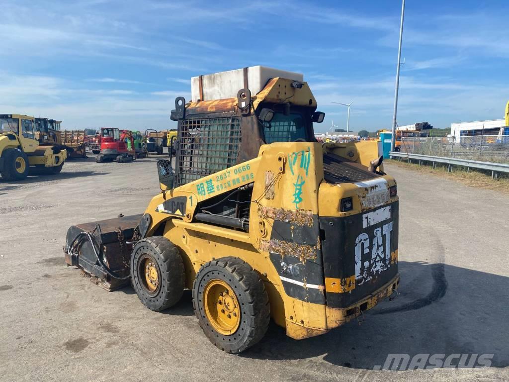 CAT 246 Minicargadoras