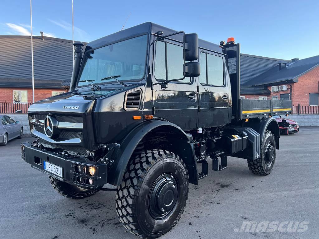 Mercedes-Benz Unimog Camiones de cama baja