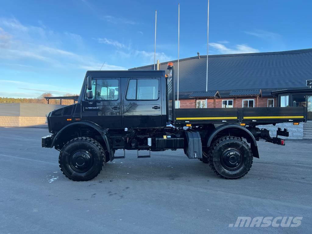 Mercedes-Benz Unimog Camiones de cama baja