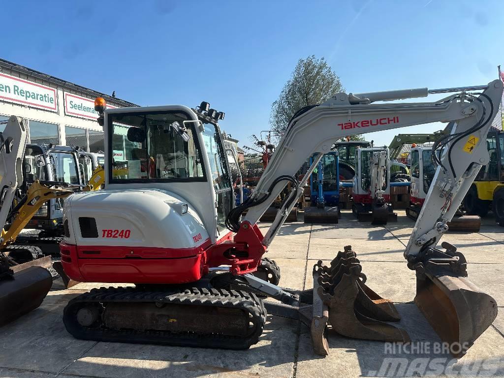 Takeuchi TB240 Miniexcavadoras