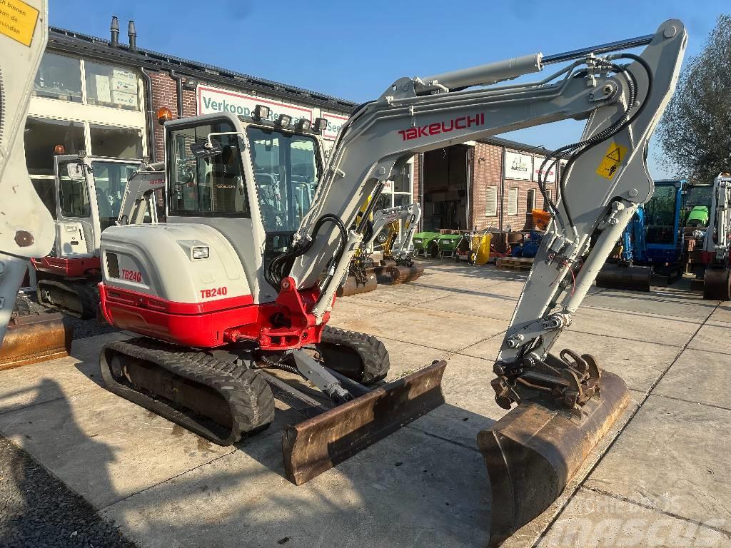 Takeuchi TB240 Miniexcavadoras