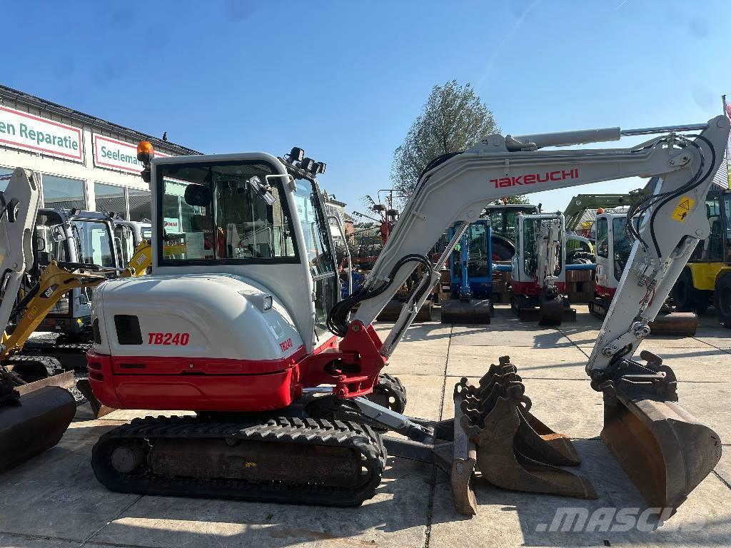 Takeuchi TB240    Verkocht Miniexcavadoras