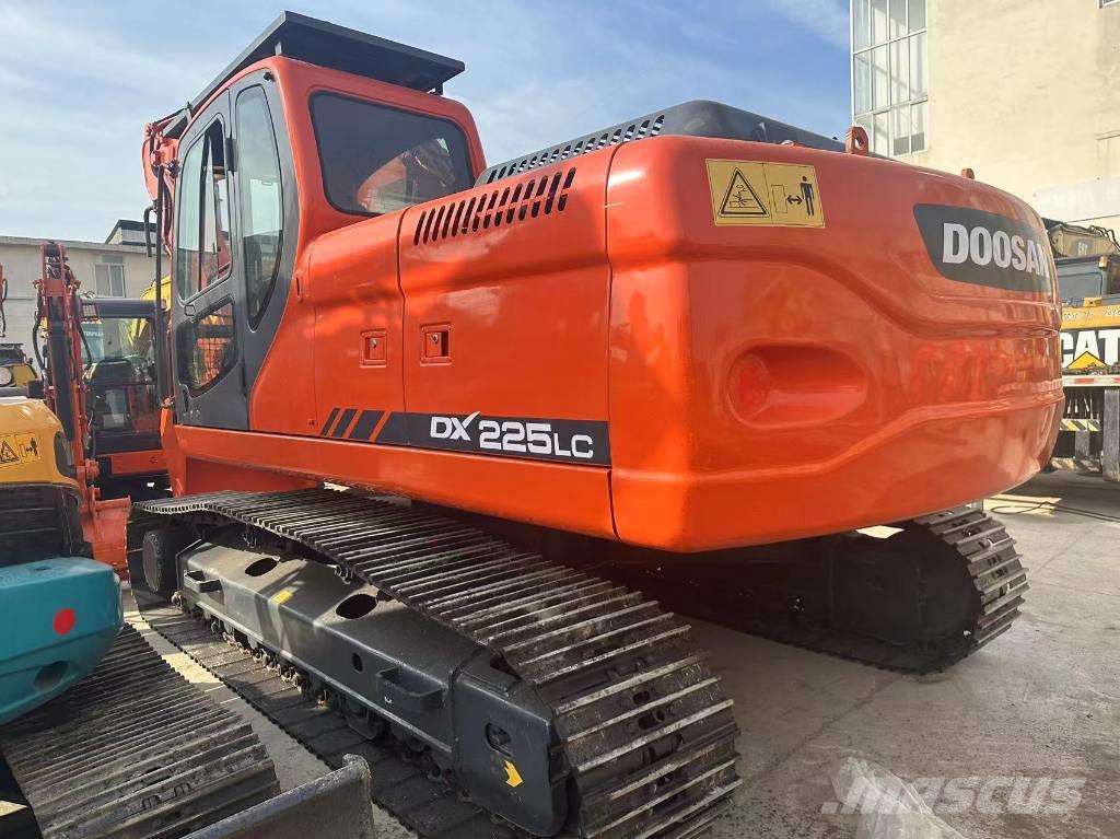 Doosan 225LC-9C Excavadoras sobre orugas