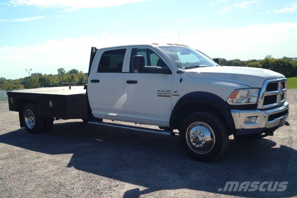 RAM 5500 TRADESMAN Camiones de cama baja