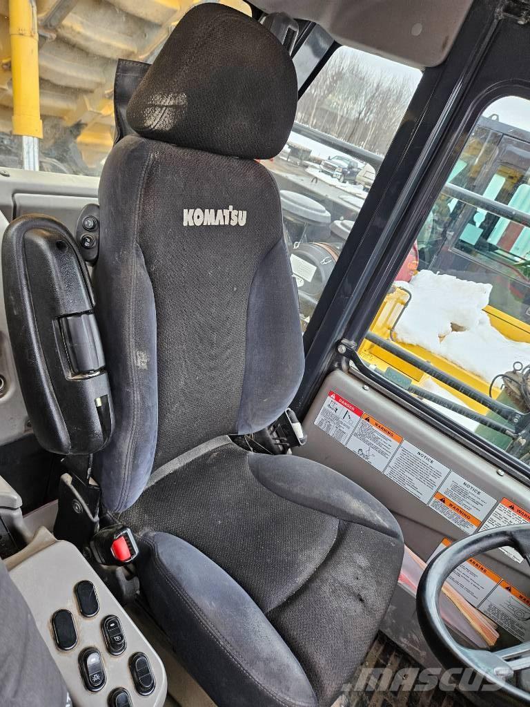 Komatsu HD465-8 Vehículos compactos de volteo