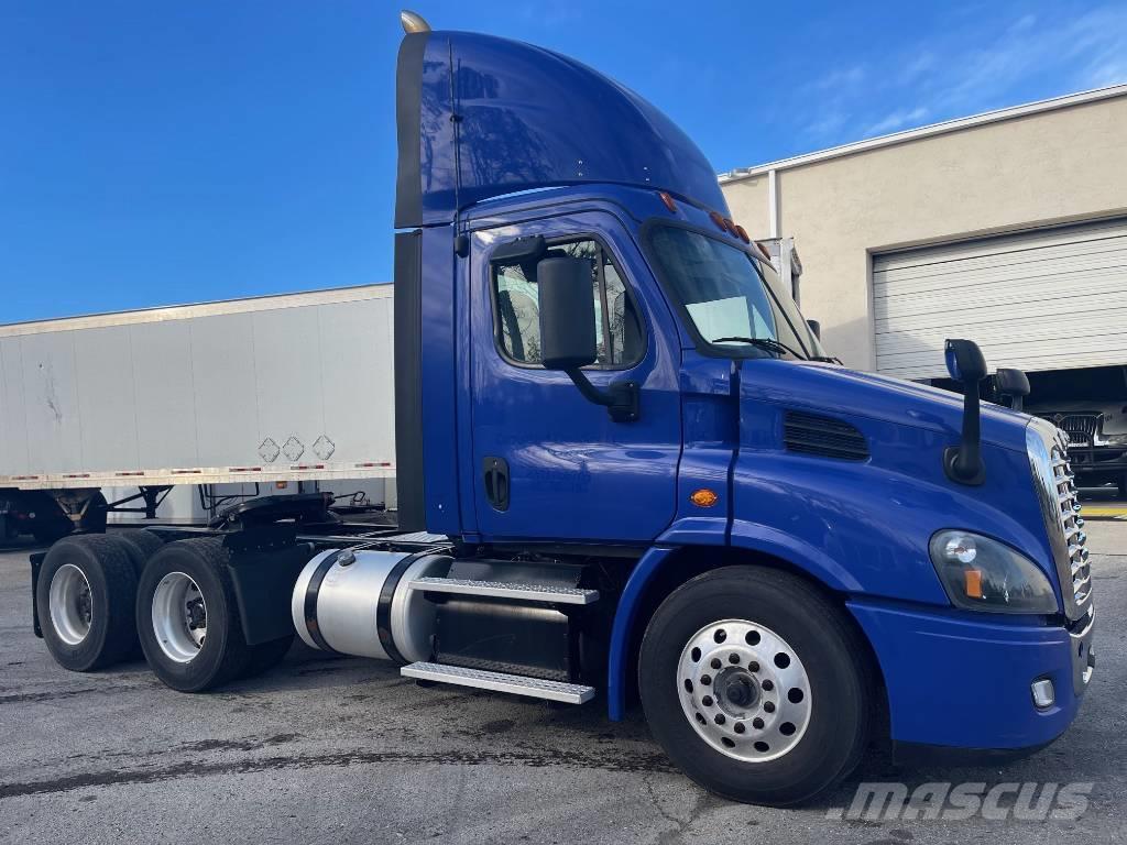 Freightliner Cascadia 113 Camiones tractor