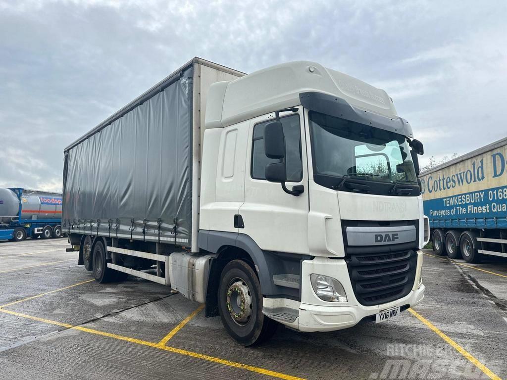 DAF CF330 Camiones de caja de lona