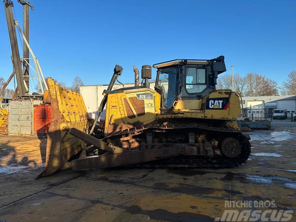 CAT D7E Buldozer sobre oruga