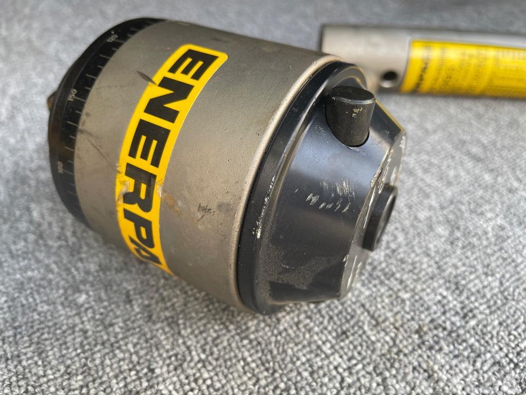  ENERPAC E393 Excavadoras sobre orugas