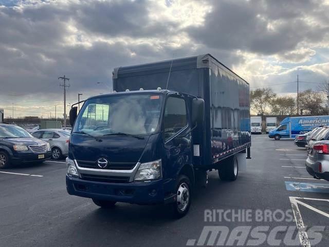 Hino 155 Camiones con caja de remolque