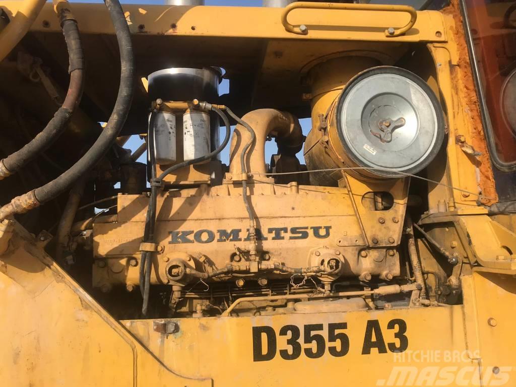 Komatsu D355A-3 Buldozer sobre oruga