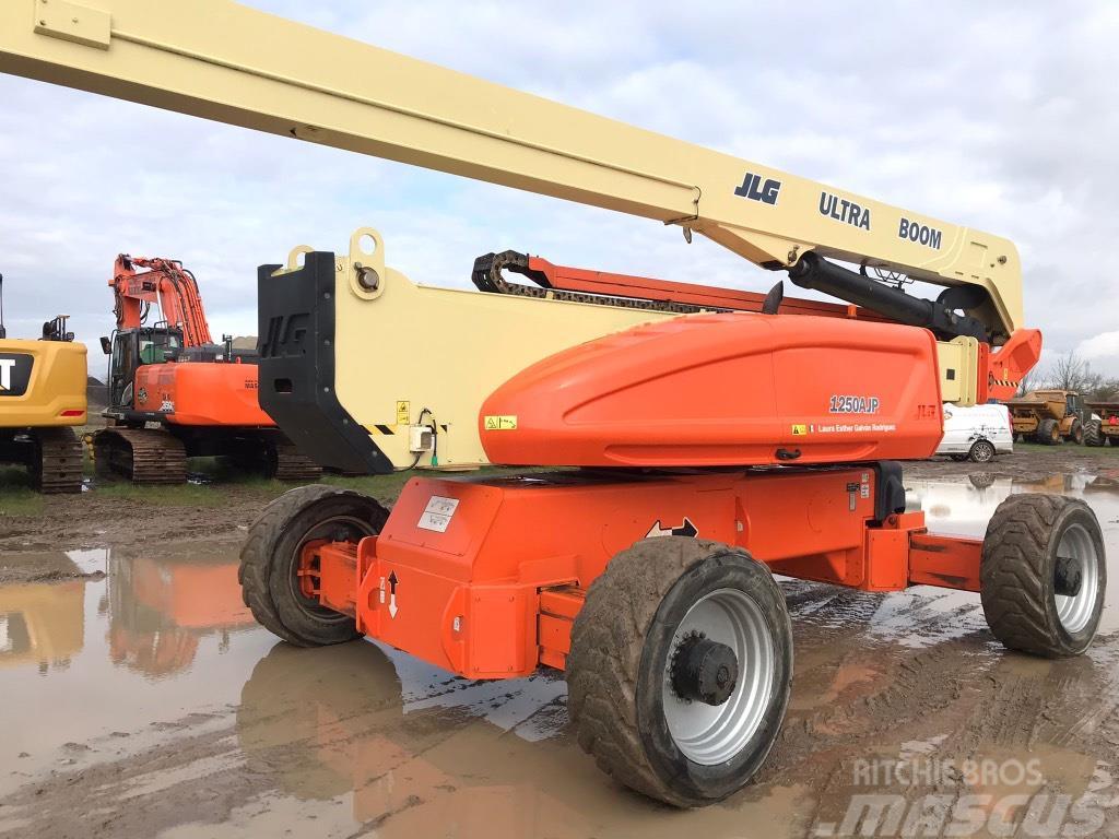 JLG 1250 AJP Plataformas con brazo de elevación manual