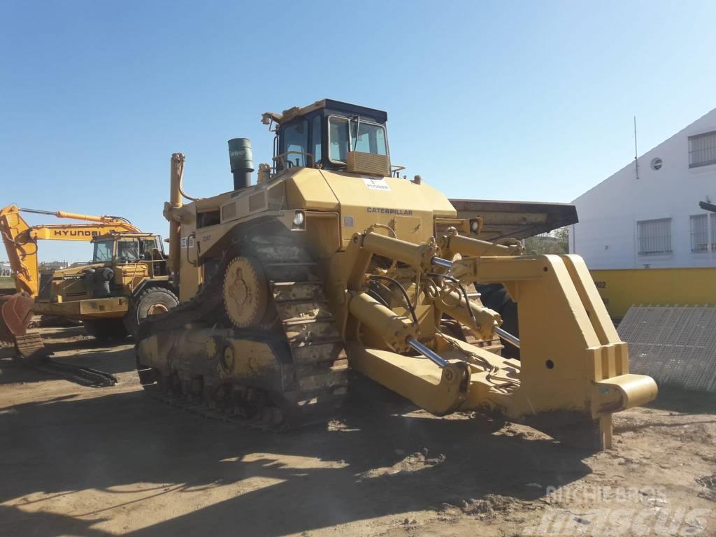 CAT D 10 Buldozer sobre oruga