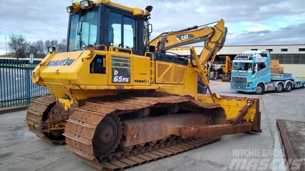 Komatsu D65PX-18 Buldozer sobre oruga