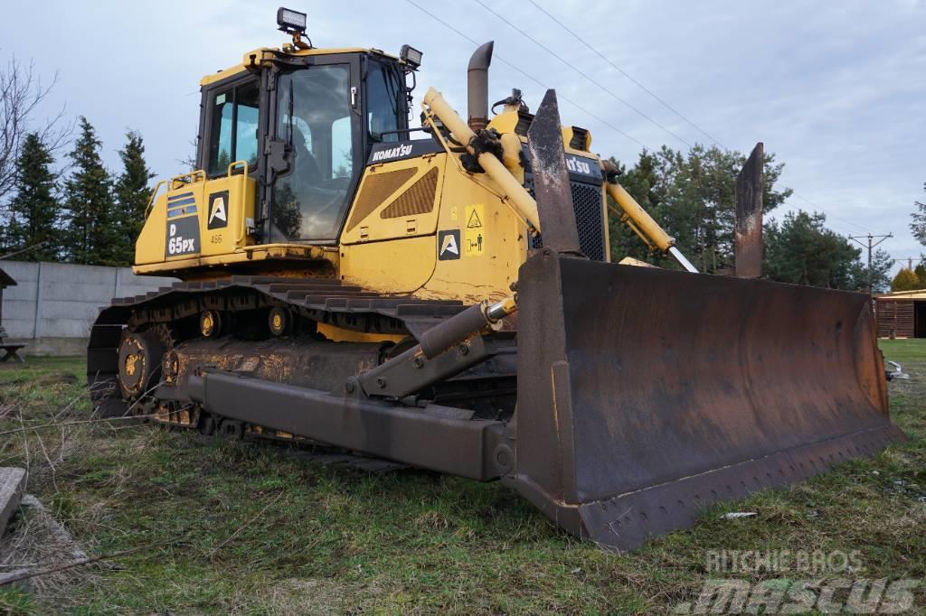 Komatsu D65PX-16 Buldozer sobre oruga