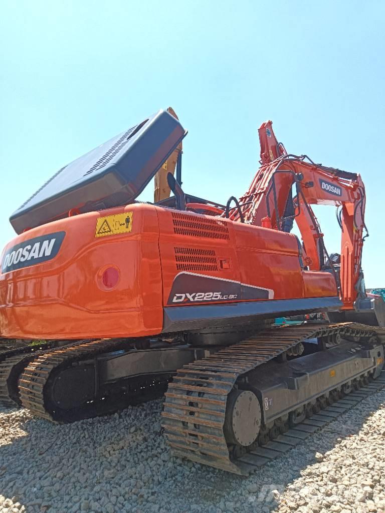 Doosan DX 225 Excavadoras sobre orugas