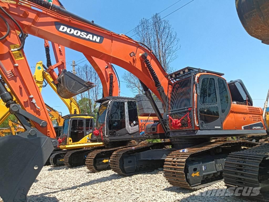 Doosan DX 225 Excavadoras sobre orugas