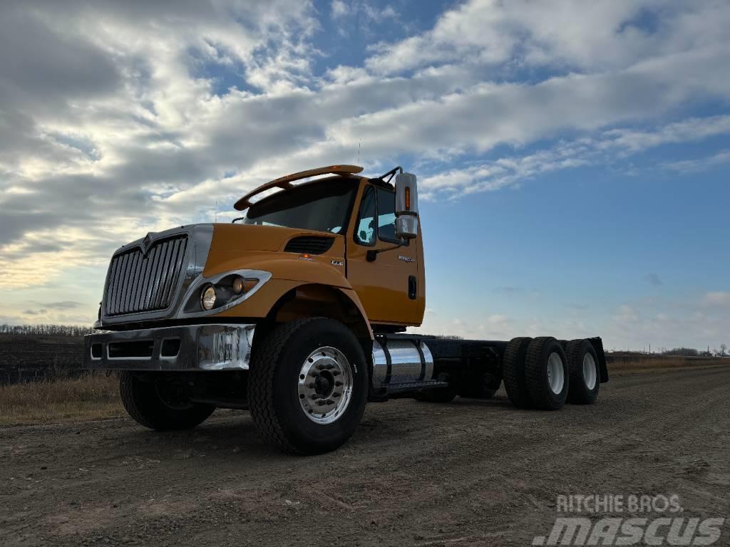 International 7500 SBA Camiones con chasís y cabina