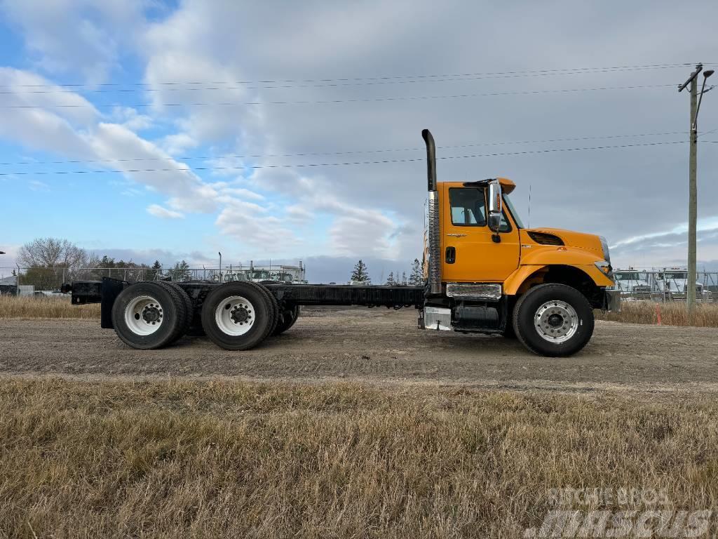 International 7500 SBA Camiones con chasís y cabina