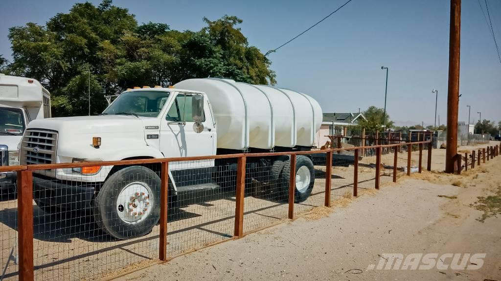 Ford F 700 Camiones cisterna