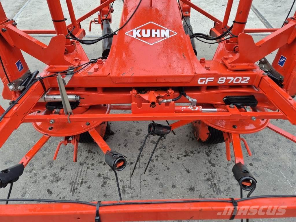 Kuhn 8702 Rastrilladoras y rastrilladoras giratorias