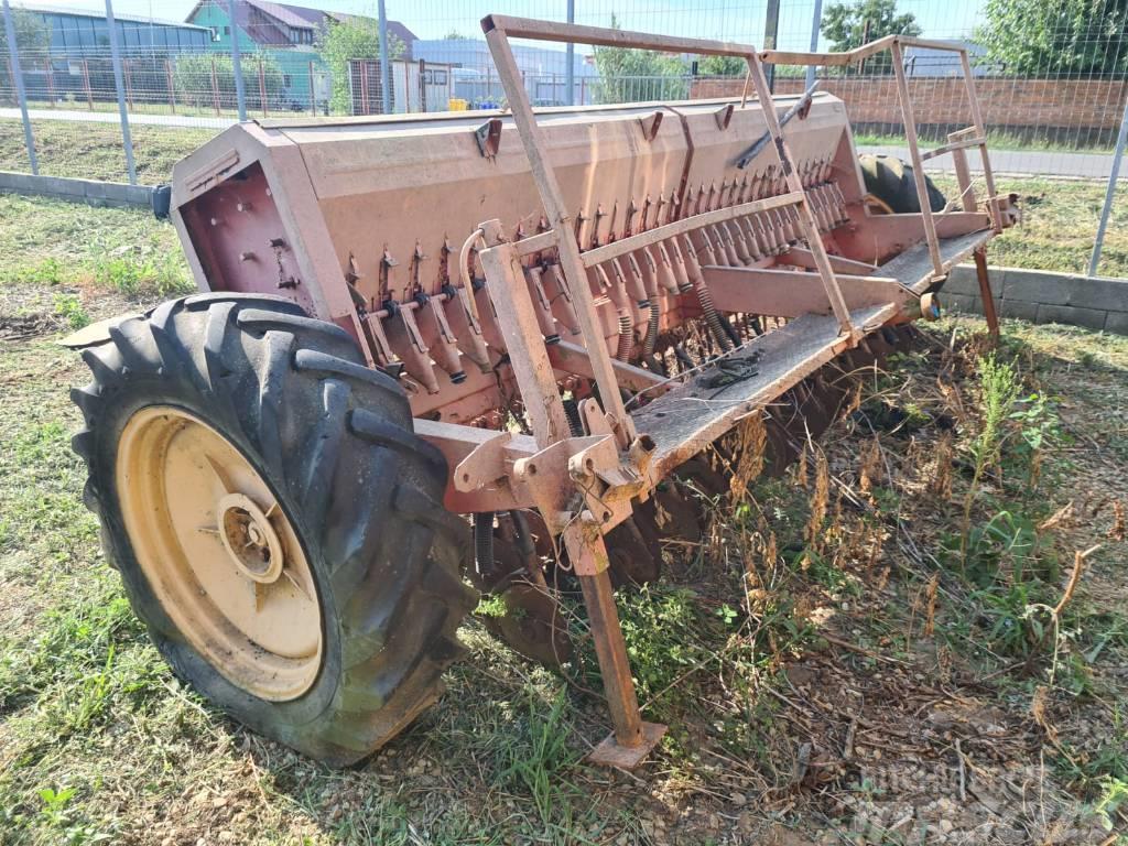 Kuhn 4M Perforadoras combinadas