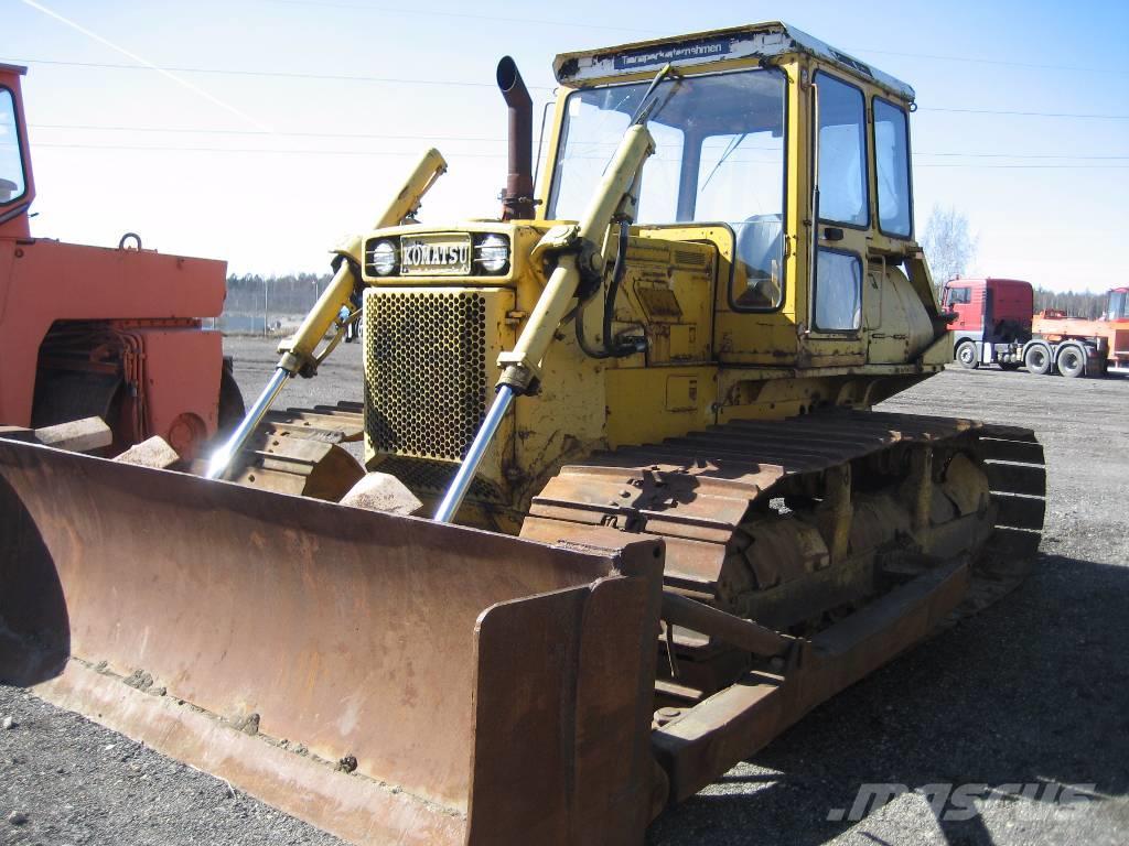 Komatsu D53P-16 Buldozer sobre oruga