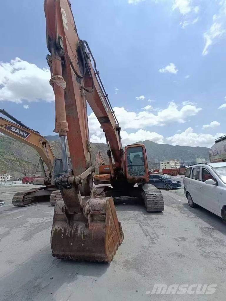 Doosan DX 225 Excavadoras sobre orugas